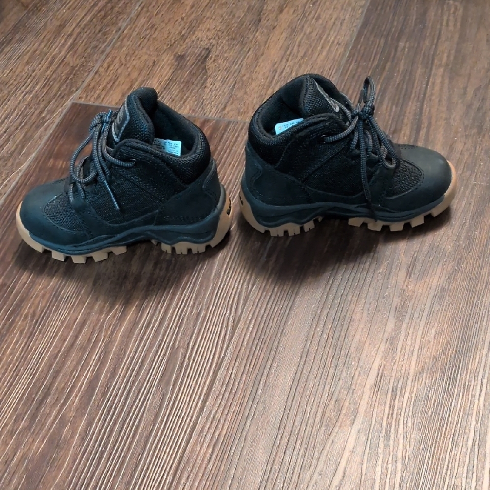 Timberland Kids Black Boots with Tan Soles - Picture 2 of 4